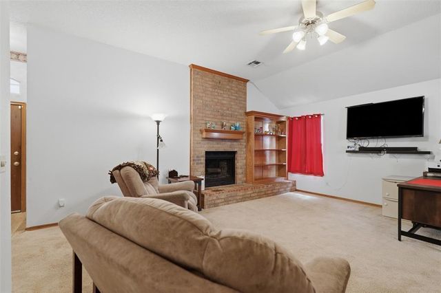 10329 Aberdeen Drive, Yukon, OK 73099