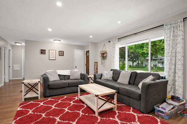 8383 Henna Avenue S, Cottage Grove, MN 55016