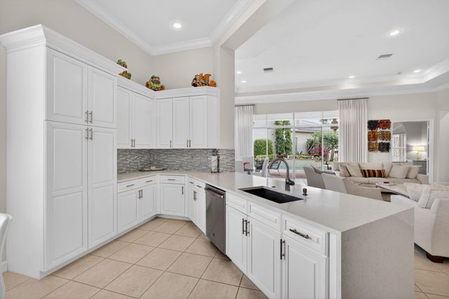 502 Via Toledo, Palm Beach Gardens, FL 33418