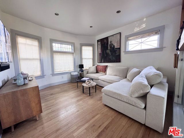 814 E Edgeware Road, Los Angeles, CA 90026