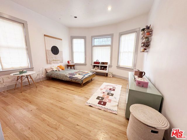 814 E Edgeware Road, Los Angeles, CA 90026