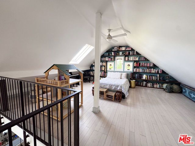 814 E Edgeware Road, Los Angeles, CA 90026