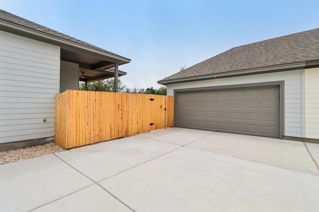 628 Treadwell LN, Kyle, TX 78640