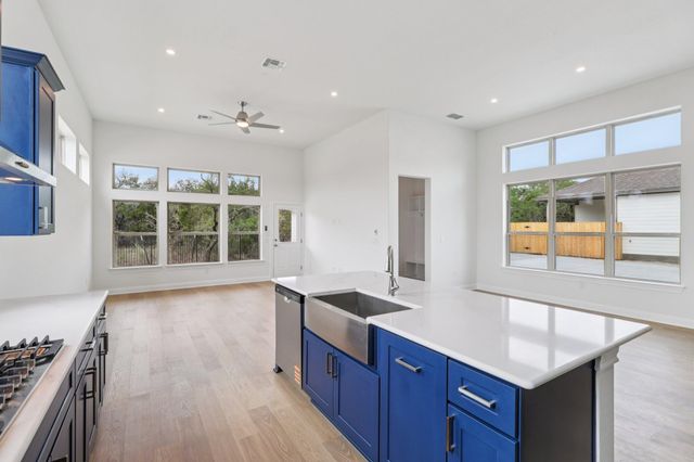 628 Treadwell LN, Kyle, TX 78640