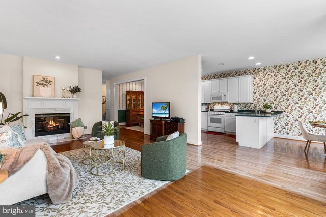 602 WHISPERING BROOKE DR, Newtown Square, PA 19073