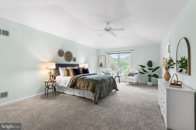 602 WHISPERING BROOKE DR, Newtown Square, PA 19073