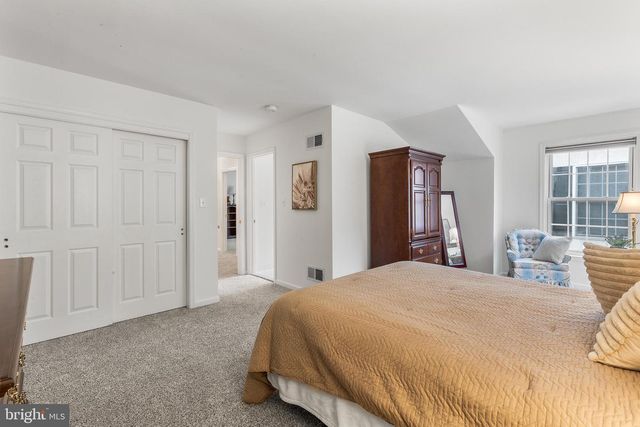 602 WHISPERING BROOKE DR, Newtown Square, PA 19073