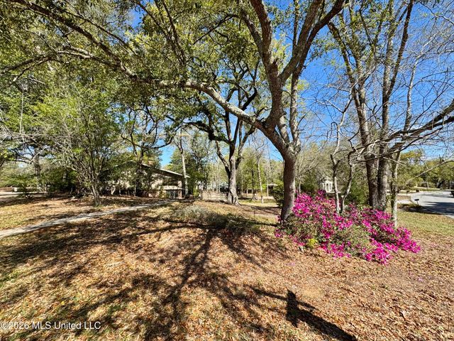 777 Moanalua Way, Diamondhead, MS 39525