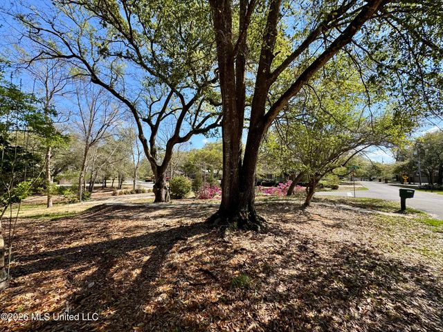 777 Moanalua Way, Diamondhead, MS 39525