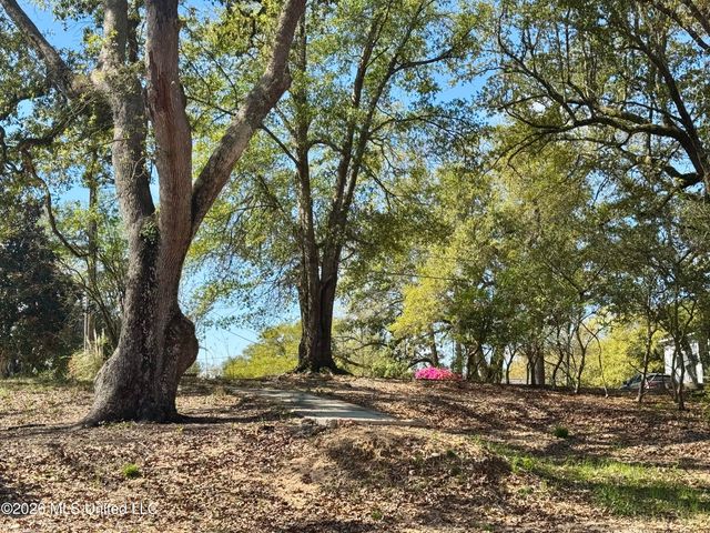 777 Moanalua Way, Diamondhead, MS 39525