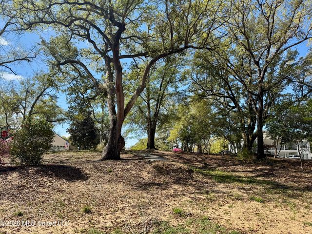 777 Moanalua Way, Diamondhead, MS 39525