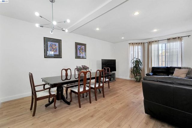2207 Parnassus Ct, Hayward, CA 94542
