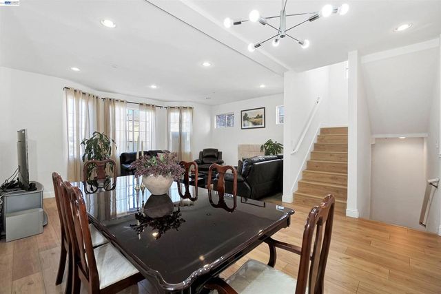 2207 Parnassus Ct, Hayward, CA 94542