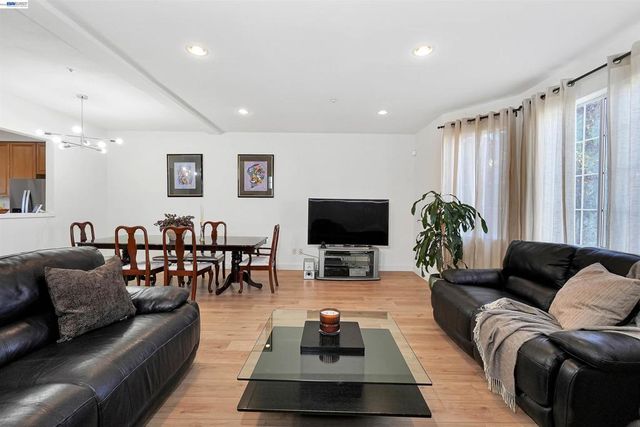 2207 Parnassus Ct, Hayward, CA 94542