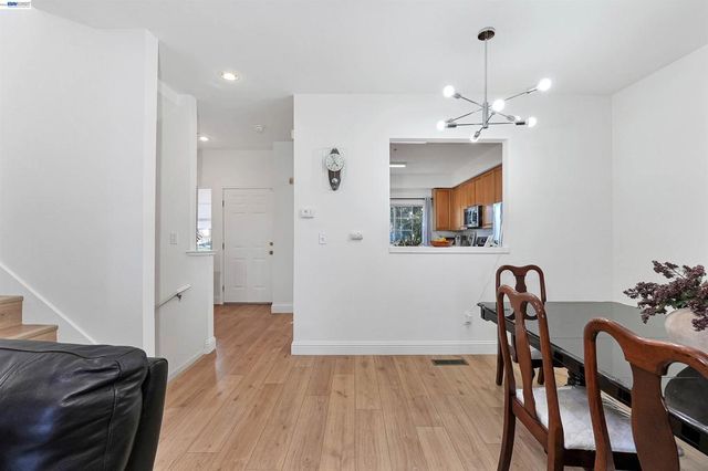 2207 Parnassus Ct, Hayward, CA 94542