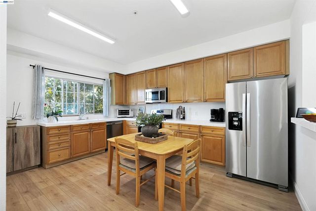 2207 Parnassus Ct, Hayward, CA 94542