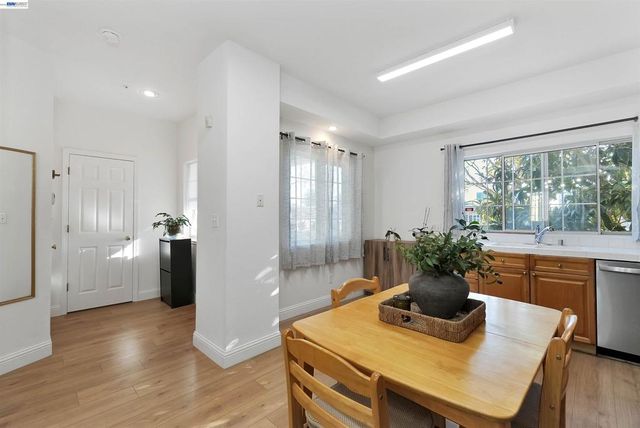 2207 Parnassus Ct, Hayward, CA 94542