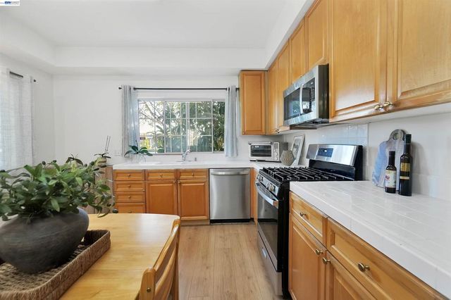 2207 Parnassus Ct, Hayward, CA 94542