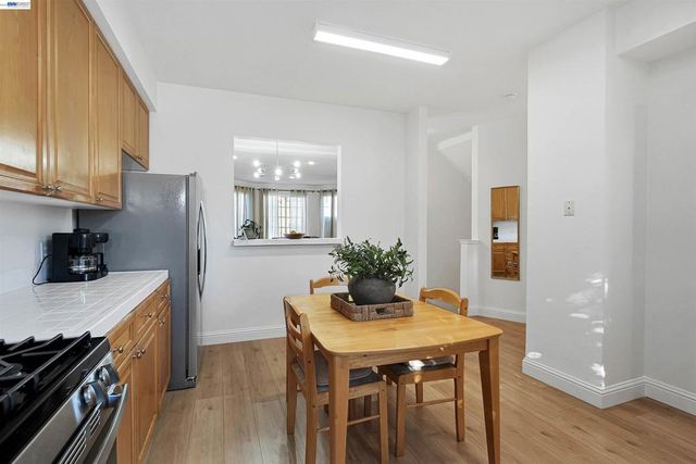 2207 Parnassus Ct, Hayward, CA 94542