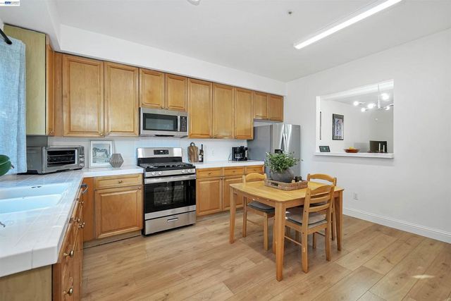 2207 Parnassus Ct, Hayward, CA 94542