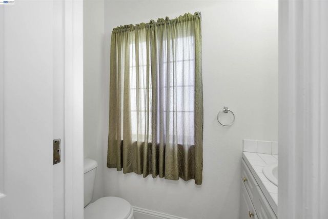 2207 Parnassus Ct, Hayward, CA 94542