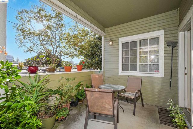 2207 Parnassus Ct, Hayward, CA 94542