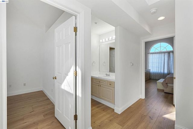 2207 Parnassus Ct, Hayward, CA 94542