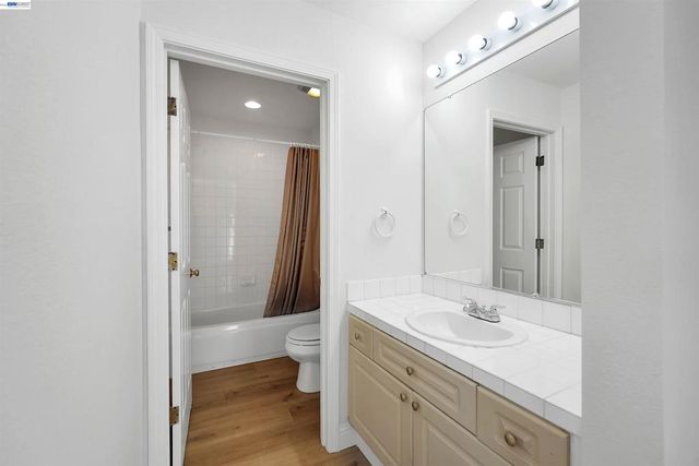 2207 Parnassus Ct, Hayward, CA 94542