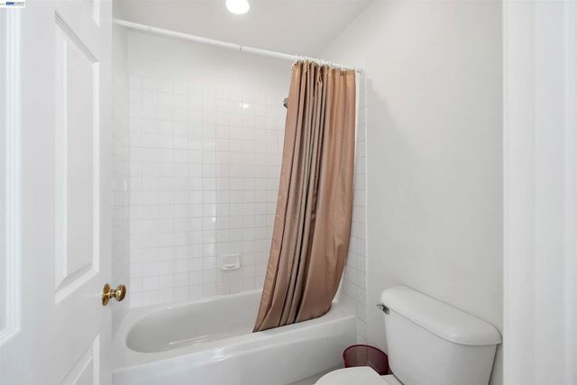 2207 Parnassus Ct, Hayward, CA 94542