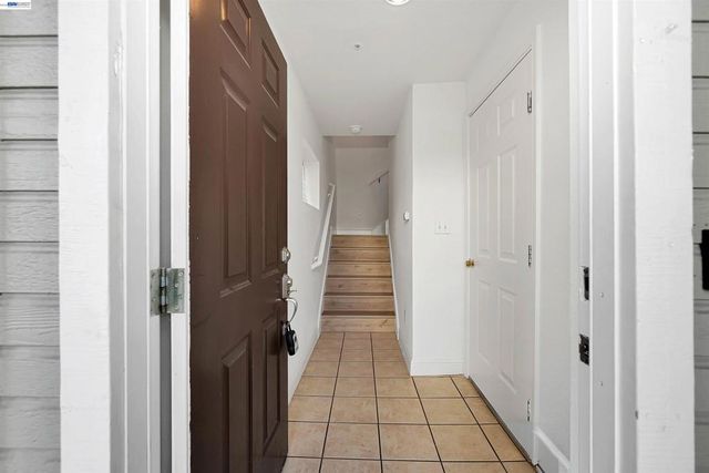 2207 Parnassus Ct, Hayward, CA 94542