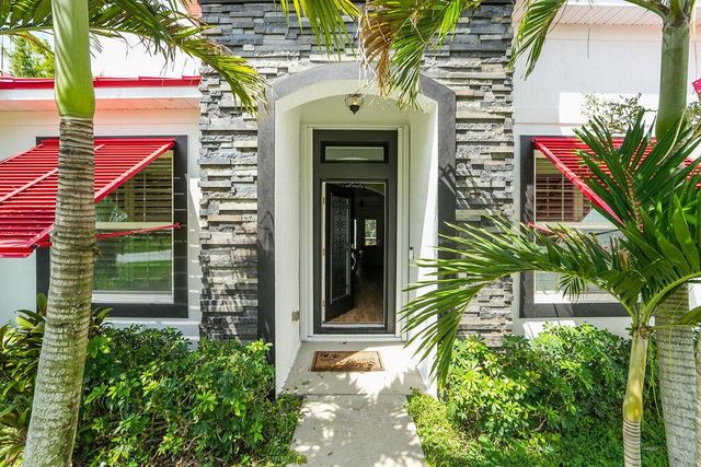 1812 SE FALLON Drive, Port St. Lucie, FL 34983