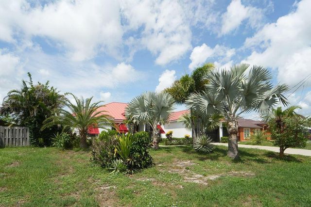 1812 SE FALLON Drive, Port St. Lucie, FL 34983