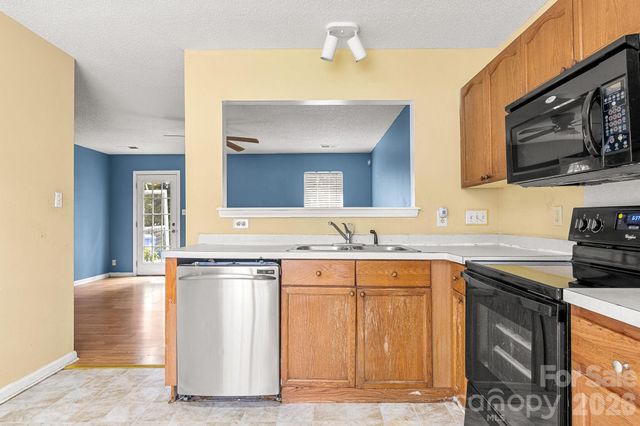 182 Kristens Court Drive, Mooresville, NC 28115