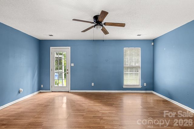 182 Kristens Court Drive, Mooresville, NC 28115