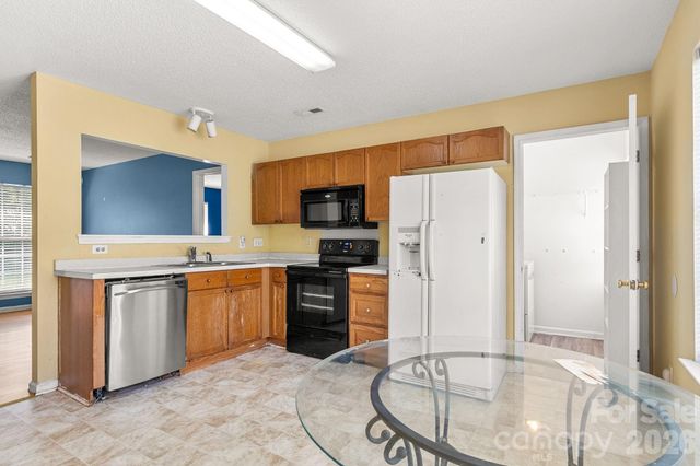 182 Kristens Court Drive, Mooresville, NC 28115