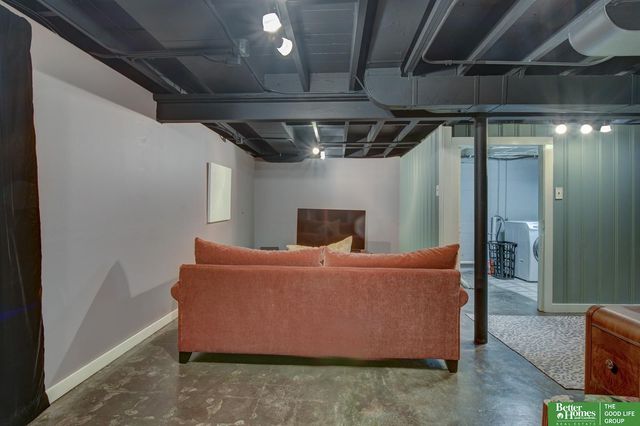 2005 N 68 Street, Omaha, NE 68104