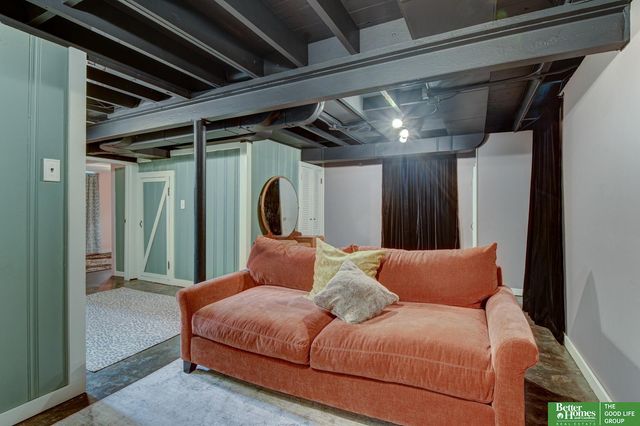 2005 N 68 Street, Omaha, NE 68104