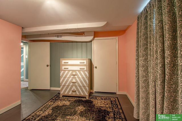 2005 N 68 Street, Omaha, NE 68104