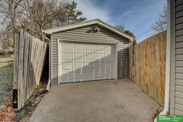 2005 N 68 Street, Omaha, NE 68104