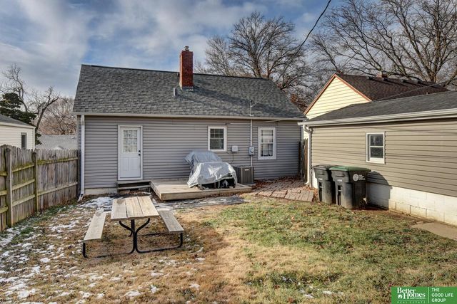 2005 N 68 Street, Omaha, NE 68104