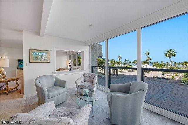 4031 Gulf Shore BLVD N 3B, Naples, FL 34103