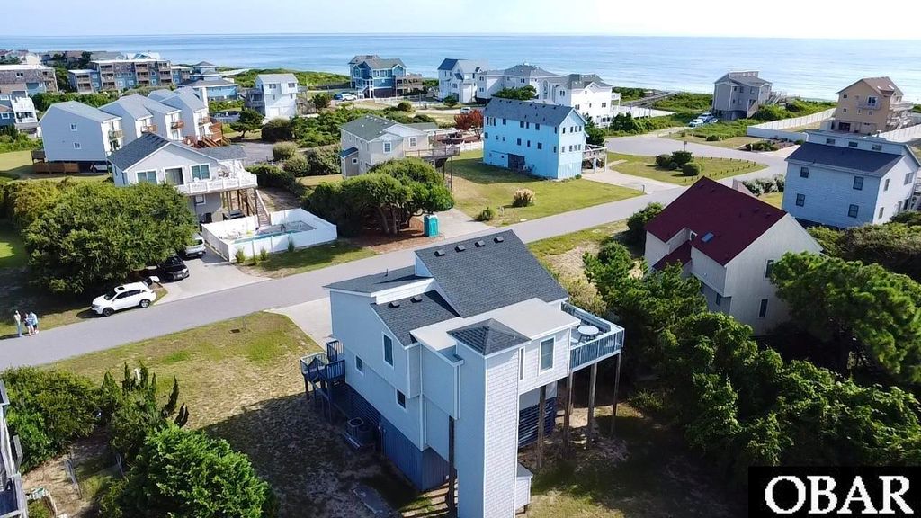 Image 6 of property listing at 131 Seabreeze Drive, Duck, NC 27949