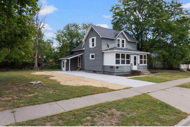 524 S Dakota Avenue, New Richmond, WI 54017