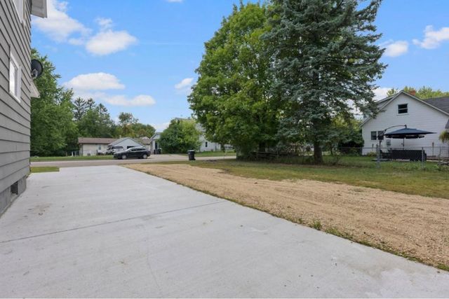 524 S Dakota Avenue, New Richmond, WI 54017