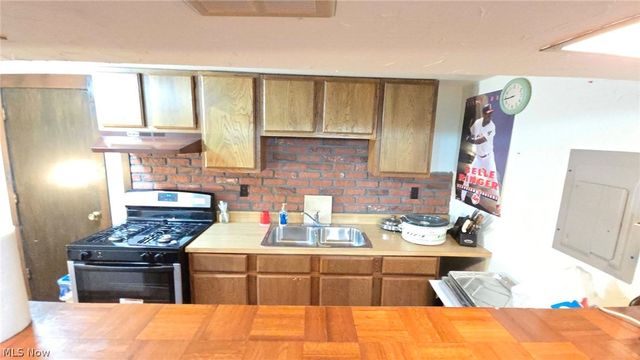 18290 Whitney Road, Strongsville, OH 44149