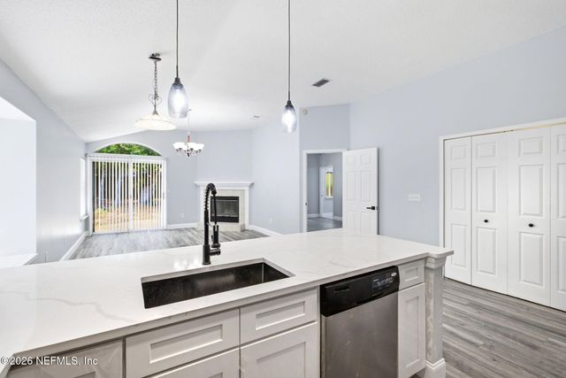 1134 RADIS Place, Jacksonville, FL 32225