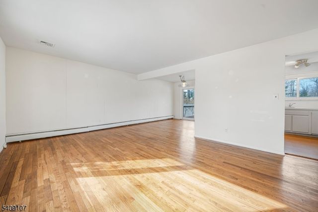 645 Wildwood Rd, Northvale Boro, NJ 07647