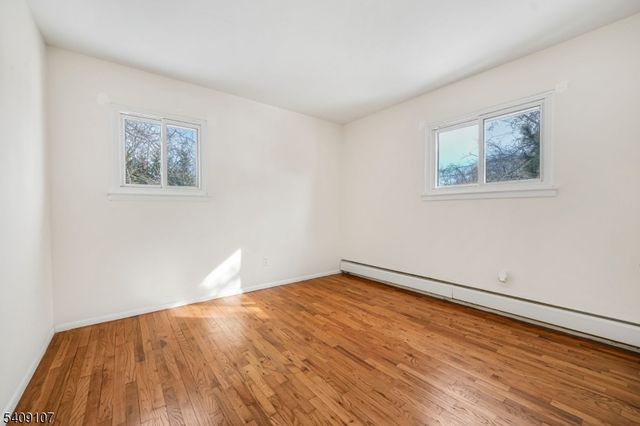 645 Wildwood Rd, Northvale Boro, NJ 07647