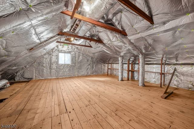 645 Wildwood Rd, Northvale Boro, NJ 07647