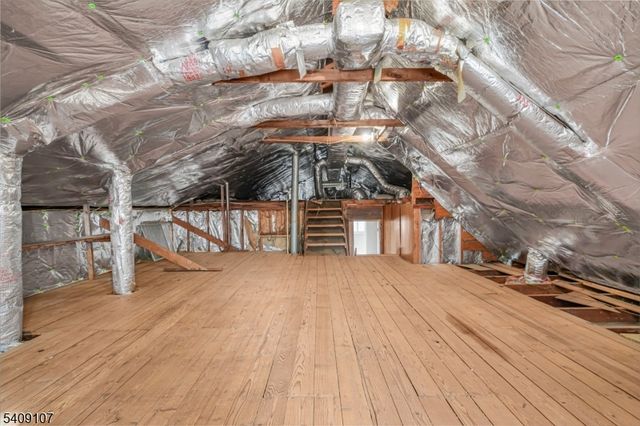 645 Wildwood Rd, Northvale Boro, NJ 07647